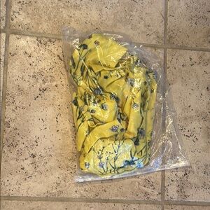 Yellow Floral Print Women Top NIB NWOT